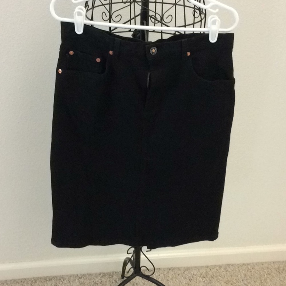 Karen Kane black skirt